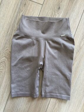 Lilias Active Ribbed Knit Bike Shorts - Brown